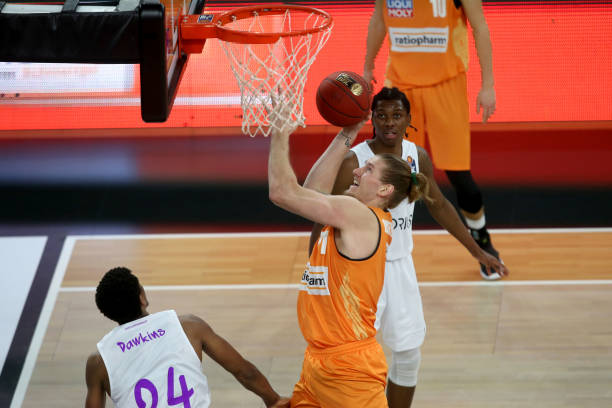 战术体系成 战术体系成