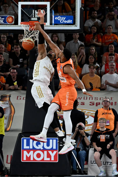 上的收益 上的收益